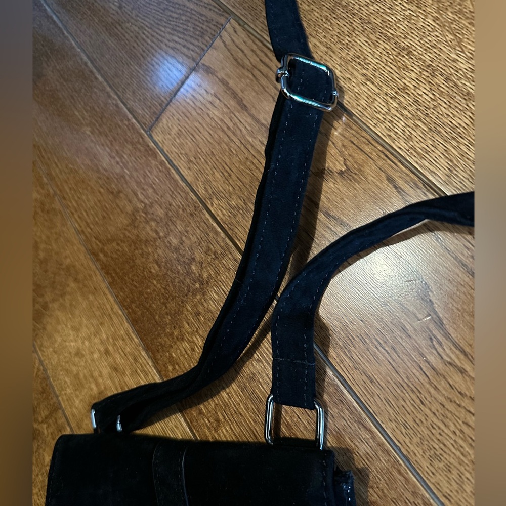 Fringe buckle purse - Picture 7 of 8